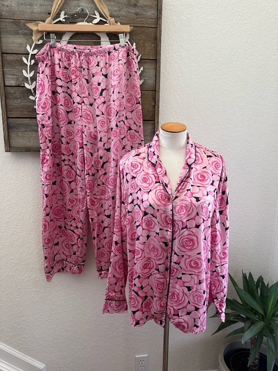 Nick & Nora Other - Nick & Nora Pink Rose Print 100% silk Pajama Set Floral Long Sleeve & Pants FLAW